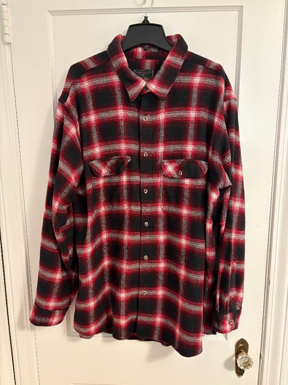 Field & Stream Men's XXL Red, Black and White Plaid Long Sleeve Button Down